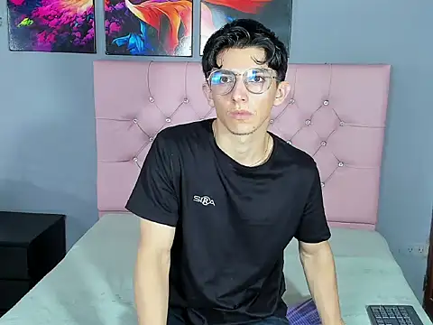 ElanGiraldo online show from 01.10.26