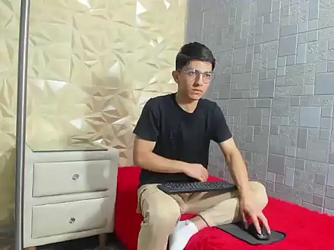 ElanGiraldo online show from 02.04.26