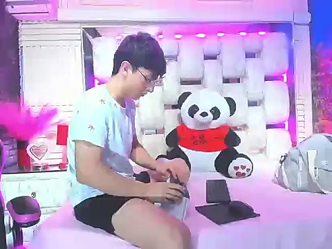 ElanGiraldo online show from 03.21.26