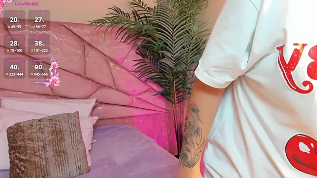  Naomi Fox  online show from 01.07.26