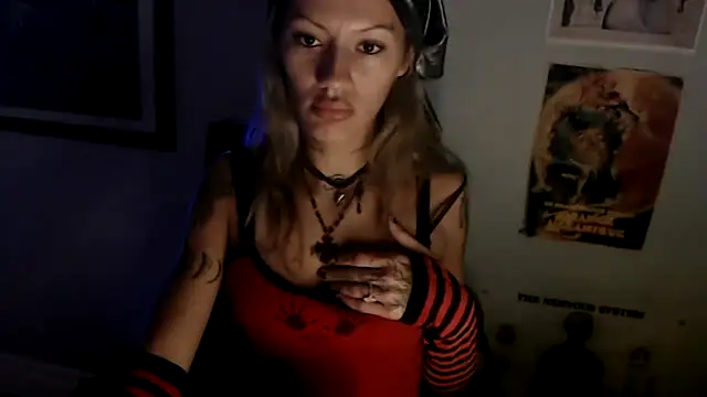 Snapshot of luxxylola chatting on 11.25.25 luxxylola online show from 11.25.25