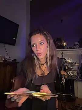 Snapshot of luxxylola chatting on 01.13.26 luxxylola online show from 01.13.26