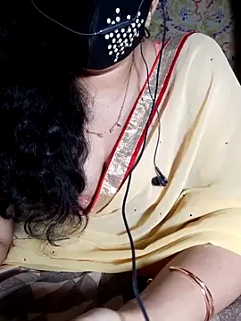 Snapshot of HotGirl23231 chatting on 05.27.26 HotGirl23231 online show from 05.27.26