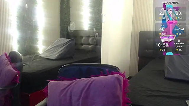 bunnywhite21 online show from 12.18.25