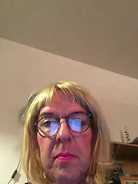 Snapshot of simone_xdressing chatting on 12.29.24 simone xdressing online show from 12.29.24