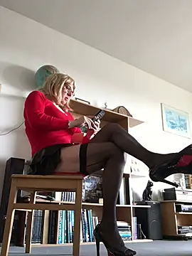 Snapshot of simone_xdressing chatting on 03.16.25 simone xdressing online show from 03.16.25