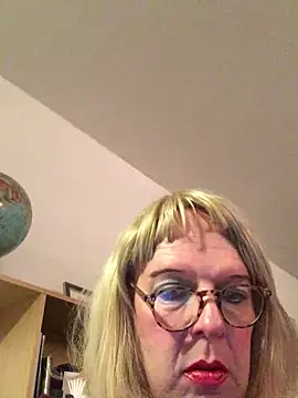 Snapshot of simone_xdressing chatting on 10.02.25 simone xdressing online show from 10.02.25