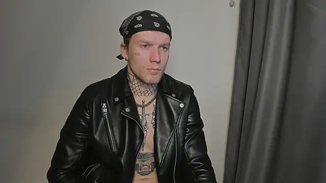 Snapshot of Huntall77 chatting on 11.17.25 Huntall77 online show from 11.17.25