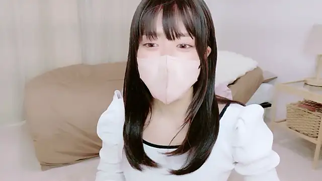 Snapshot of KAZUNAxo chatting on 11.17.25 KAZUNAxo online show from 11.17.25