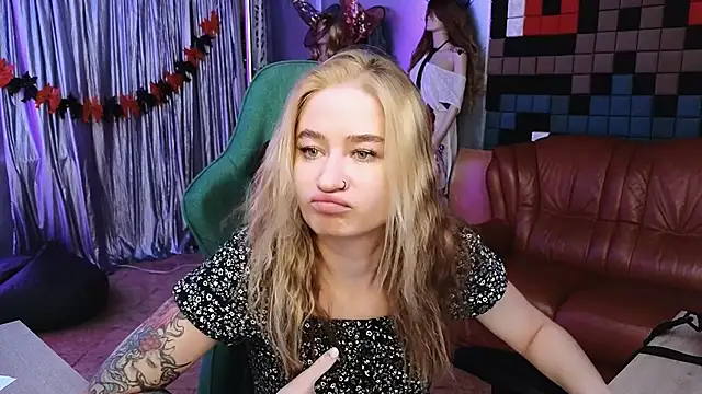 LeilaUvrays online show from 11.10.25