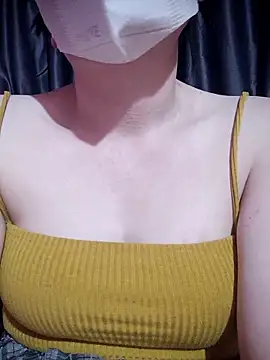 Snapshot of MiHeni chatting on 12.17.25 MiHeni online show from 12.17.25