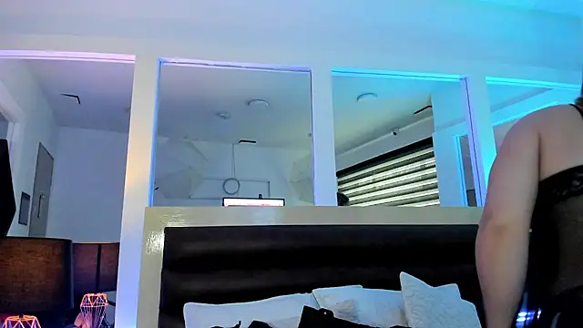 Snapshot of LaurenSpitz chatting on 02.18.26 LaurenSpitz online show from 02.18.26