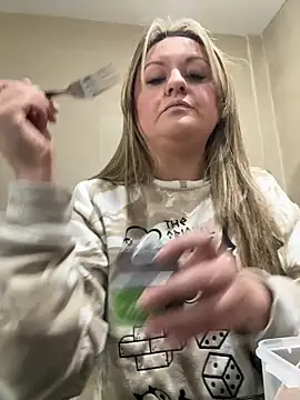 Snapshot of LaurenSpitz chatting on 02.23.26 LaurenSpitz online show from 02.23.26