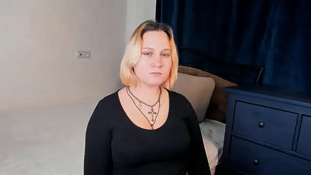 Snapshot of SecretVenom chatting on 11.18.25 SecretVenom online show from 11.18.25