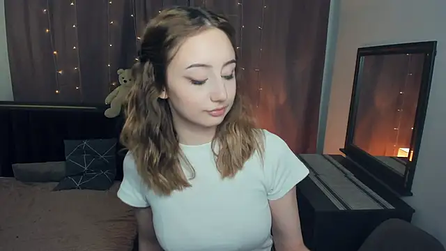 ReinaHenslin online show from 11.19.25