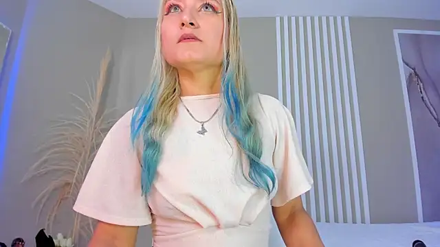 Snapshot of AlexaColdd chatting on 12.20.25 AlexaColdd online show from 12.20.25