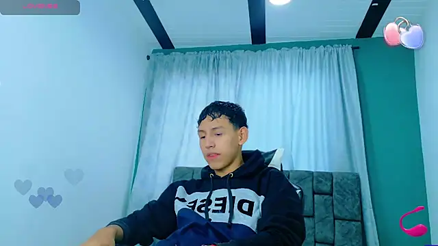 Snapshot of FelipeGonzalezz chatting on 11.16.25 FelipeGonzalezz online show from 11.16.25