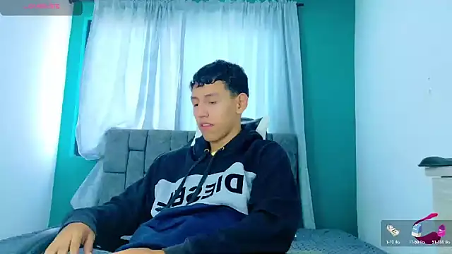 Snapshot of FelipeGonzalezz chatting on 11.19.25 FelipeGonzalezz online show from 11.19.25