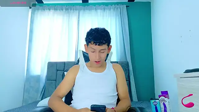 Snapshot of FelipeGonzalezz chatting on 11.20.25 FelipeGonzalezz online show from 11.20.25