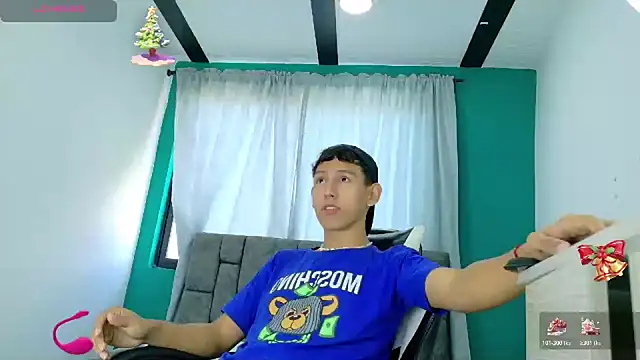 Snapshot of FelipeGonzalezz chatting on 11.25.25 FelipeGonzalezz online show from 11.25.25