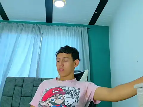 Snapshot of FelipeGonzalezz chatting on 12.01.25 FelipeGonzalezz online show from 12.01.25