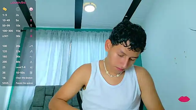 Snapshot of FelipeGonzalezz chatting on 12.02.25 FelipeGonzalezz online show from 12.02.25