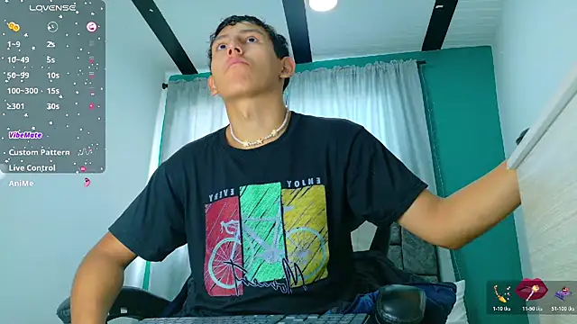 Snapshot of FelipeGonzalezz chatting on 12.05.25 FelipeGonzalezz online show from 12.05.25