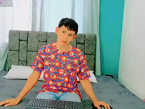 Snapshot of FelipeGonzalezz chatting on 12.21.25 FelipeGonzalezz online show from 12.21.25