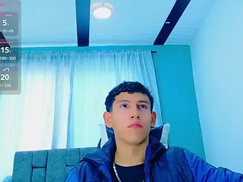 Snapshot of FelipeGonzalezz chatting on 12.22.25 FelipeGonzalezz online show from 12.22.25