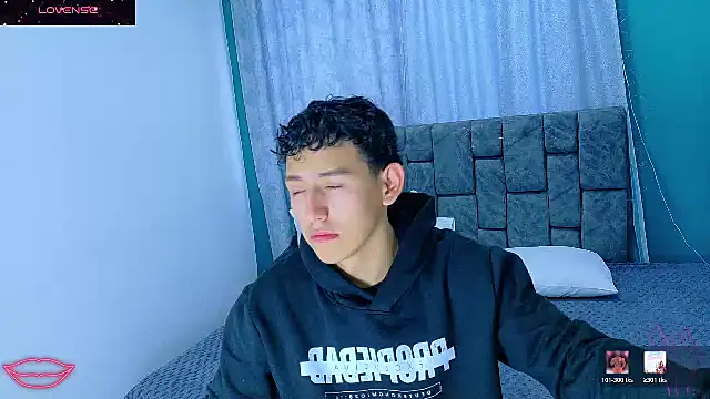 Snapshot of FelipeGonzalezz chatting on 01.14.26 FelipeGonzalezz online show from 01.14.26