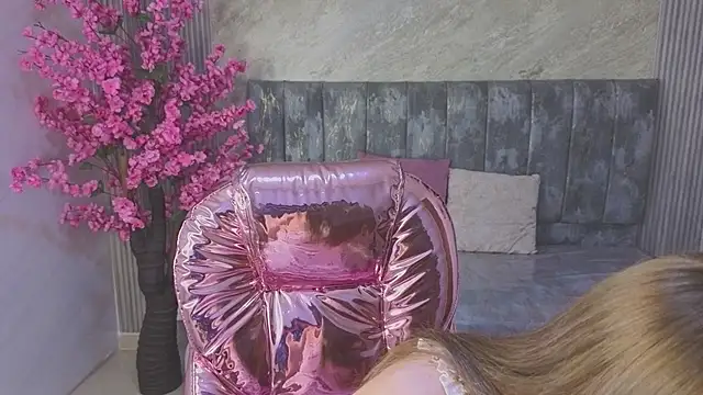 Snapshot of Dafne_moon_s chatting on 11.12.25 Dafne moon s online show from 11.12.25