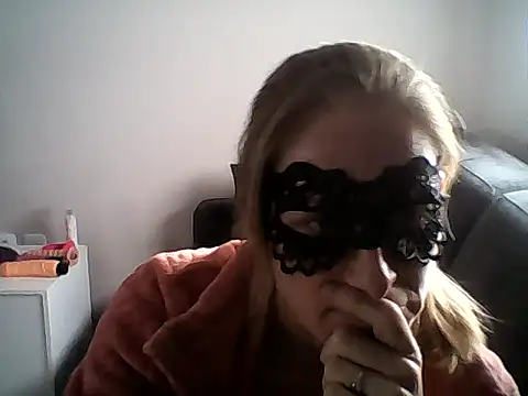 Snapshot of MelleEloa chatting on 11.24.25 MelleEloa online show from 11.24.25