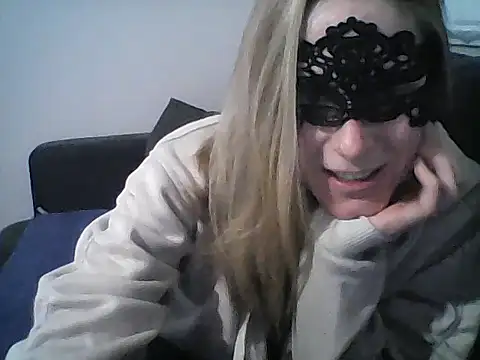 Snapshot of MelleEloa chatting on 11.26.25 MelleEloa online show from 11.26.25