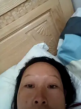 girl-hot2x online show from 11.24.25