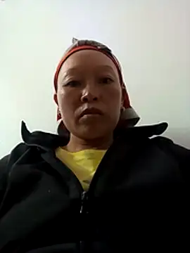 girl-hot2x online show from 11.28.25