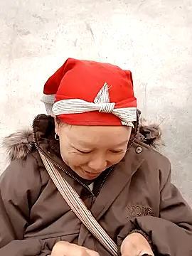 girl-hot2x online show from 12.05.25