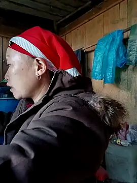 girl-hot2x online show from 12.19.25