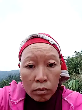 girl-hot2x online show from 12.20.25