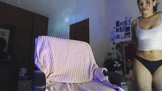 Snapshot of Mia_Tylorr chatting on 11.13.25 Mia Tylorr online show from 11.13.25