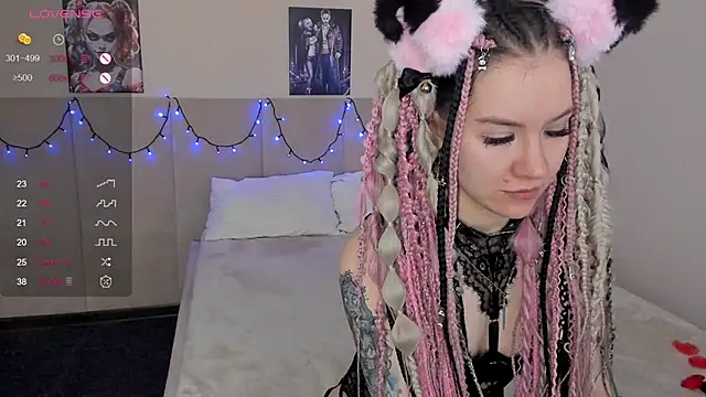 Lina Moony online show from 11.20.25