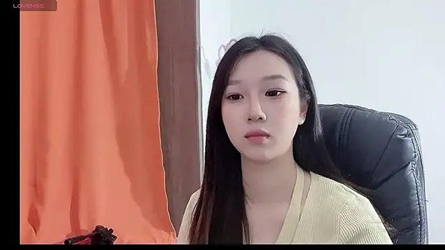 Snapshot of Minnie-baby chatting on 11.13.25 Minnie-baby online show from 11.13.25