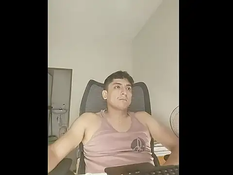 Snapshot of romdem chatting on 11.12.25 romdem online show from 11.12.25