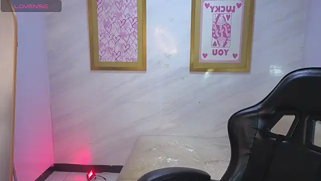 Snapshot of Violetta_jhonson_a chatting on 06.18.26 Violetta jhonson a online show from 06.18.26