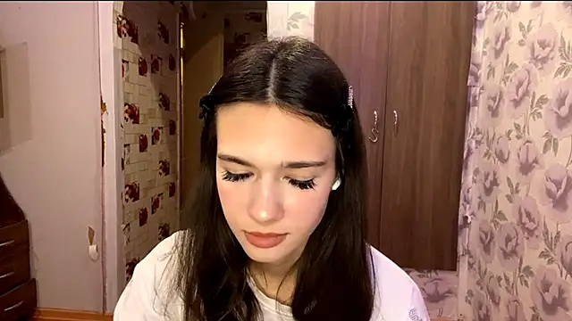 Snapshot of EunHendericks chatting on 11.15.25 EunHendericks online show from 11.15.25