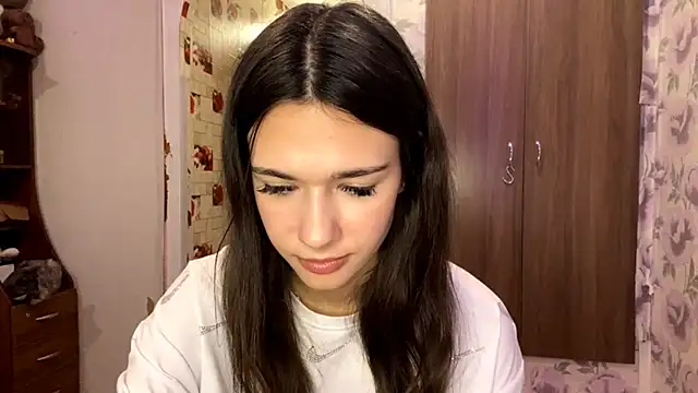 Snapshot of EunHendericks chatting on 11.18.25 EunHendericks online show from 11.18.25