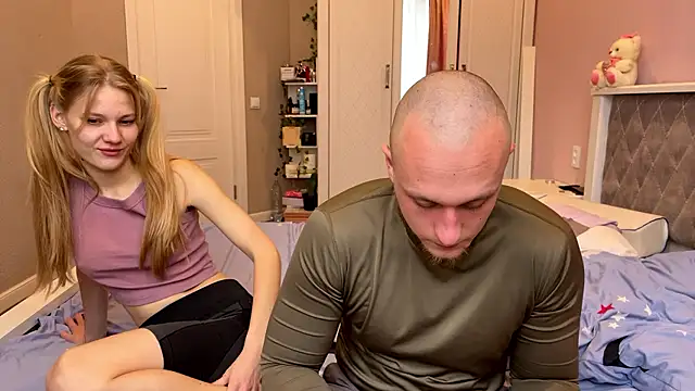 Daisy Couple online show from 12.18.25