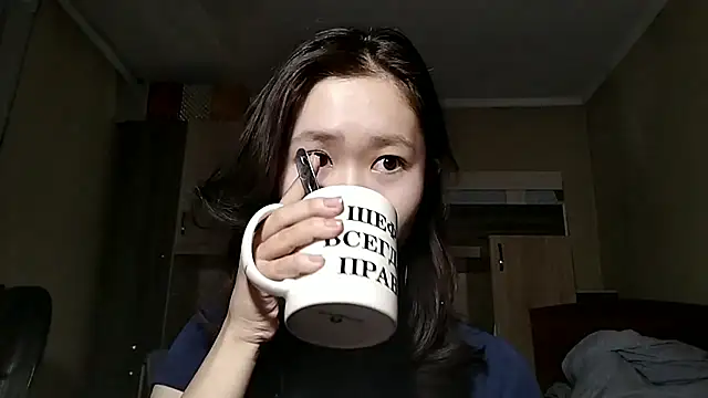 Snapshot of HuldaKye chatting on 11.22.25 HuldaKye online show from 11.22.25