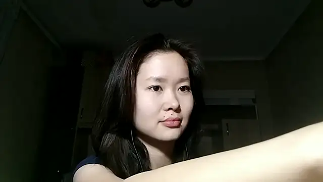 Snapshot of HuldaKye chatting on 11.26.25 HuldaKye online show from 11.26.25