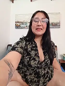 Snapshot of SaloGray8 chatting on 05.22.26 SaloGray8 online show from 05.22.26