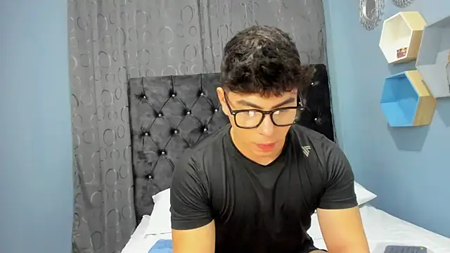 Snapshot of Dereck_delaVega chatting on 11.12.25 Dereck delaVega online show from 11.12.25